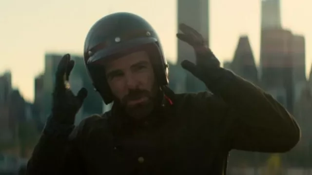 Barbour Classic Bedale Wax Jacket Olive portée par le Dr Oliver Wolf (Zachary Quinto) comme on le voit dans Brilliant Minds (S01E01)
