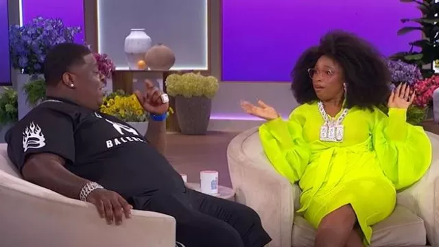 Julia Allert Falda larga de cintura alta con cinturón verde lima usada por Jennifer Hudson como se ve en The Jennifer Hudson Show el 28 de septiembre de 2025