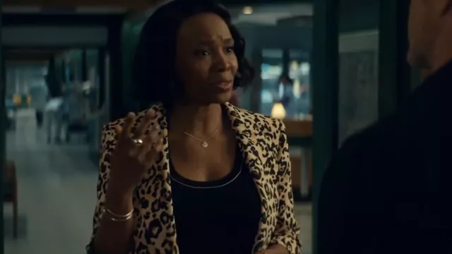 Blazer de Zara con mangas arremangadas usado por la Dra. Carol Pierce (Tamberla Perry) como se ve en Mentes brillantes (S01E07)