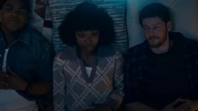 Suéter de Heartloom Rita usado por la Dra. Ericka Kinney (Ashleigh LaThrop) como se ve en Mentes brillantes (S01E07)
