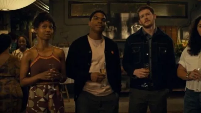 Cárdigan de Comme Des garçons Play usado por el Dr. Jacob Nash (Spence Moore II) como se ve en Mentes brillantes (S01E09)