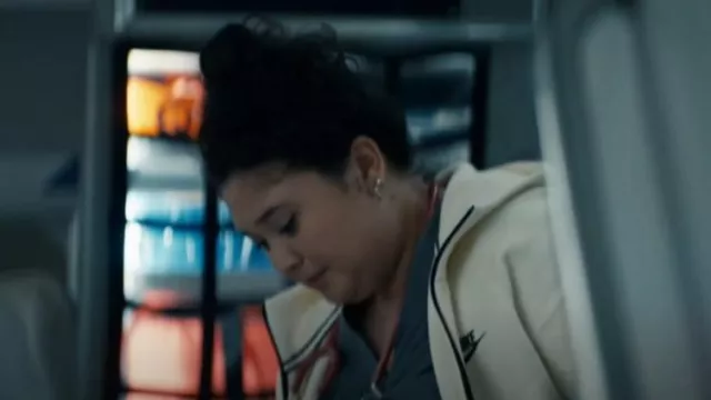 Nike Sportswear Tech Fleece Windrunner Sudadera con capucha y cremallera completa para mujer usada por la Dra. Dana Dang (Aury Krebs) como se ve en Brilliant Minds (S01E10)