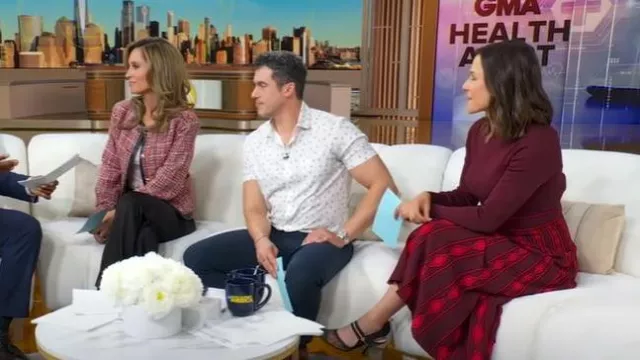 Me + Em Half Zip Maxi Dress usado por Maggie Rulli como se ve en Good Morning America el 30 de septiembre de 2025