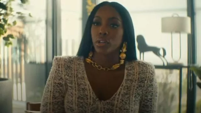Boucles d’oreilles anatomiques en or Schiaparelli portées par Bitsy (Porsha Williams) comme on le voit dans Brilliant Minds (S02E01)