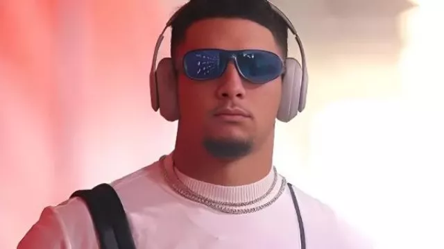 Kansas City Chiefs Patrick Mahomes T-shirt blanc dans CHAQUE Patrick Mahomes COMPLETION + RUSH de la semaine 4 contre les Ravens de Baltimore | Kansas City Chiefs