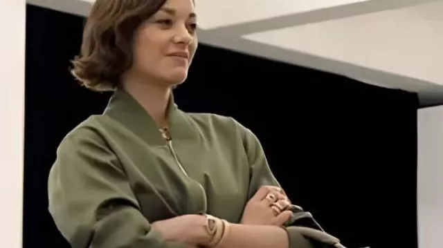 Marion Cotillard Bomber Jacket usada por Marion Cotillard en The Morning Show