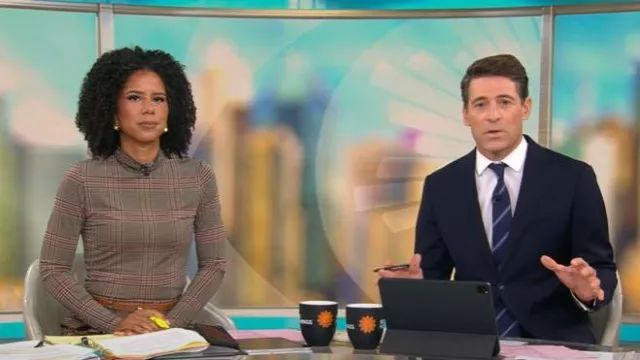 Veronica Beard Nate Top usado por Adriana Díaz como se ve en CBS Mornings el 24 de septiembre de 2025