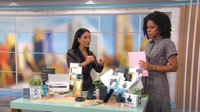 Vestido mini de lana Just Cavalli usado por Elizabeth Krieger Werner como se ve en CBS Mornings el 25 de septiembre de 2025