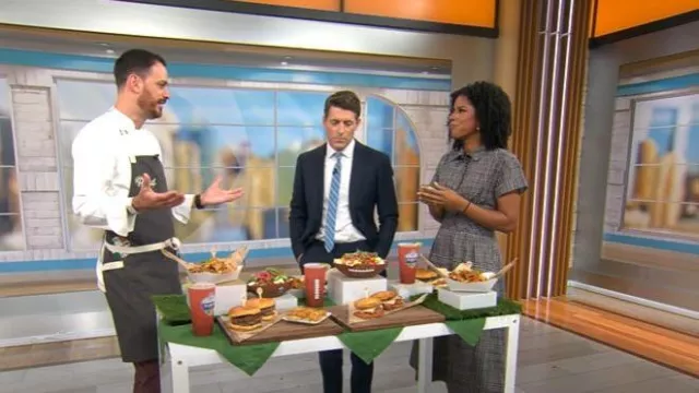 Robe Proenza Schouler White Label Balston portée par Adriana Diaz telle qu’on la voit dans CBS Mornings le 25 septembre 2025