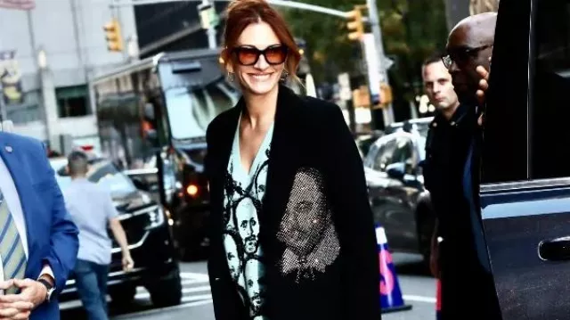 Julia Roberts The Late Show With Stephen Colbert S11 Black Coat of Julia Roberts in The Late Show with Stephen Colbert