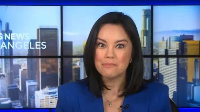 Blazer cruzado a medida de Zara usado por Jo Ling Kent como se ve en CBS Mornings el 29 de septiembre de 2025