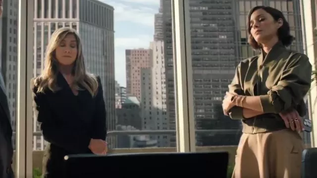 Montre Bvlgari Serpenti Spiga portée par Céline Dumont (Marion Cotillard) vue dans The Morning Show (S04E03)