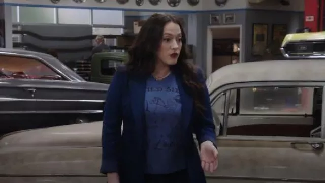 L'Agence Eliza T Shirt worn by Riley Parker (Kat Dennings) as seen in Shifting Gears (S02E01)