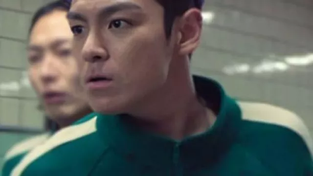 Chándal de Squid Game Player 230 usado por el detective Hwang Jun-ho (Wi Ha-joon) como se ve en Squid Game (S02E07)