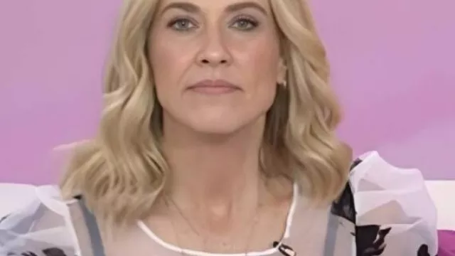 The Today Show Top transparente blanco y negro usado por Sheryl Crow en Sheryl Crow dice que fue liberador revelar sus bajos en un nuevo documental