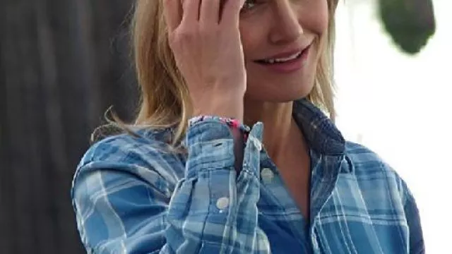 Camisa a cuadros azul de Bad Day Cameron Diaz NJ usada por (Cameron Diaz) en Bad Day