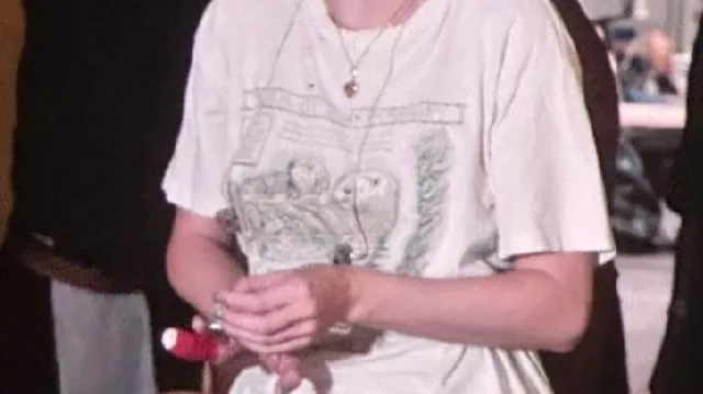 Camisa usada por Self (Taylor Swift) en Taylor Swift | La fiesta oficial de lanzamiento de una corista