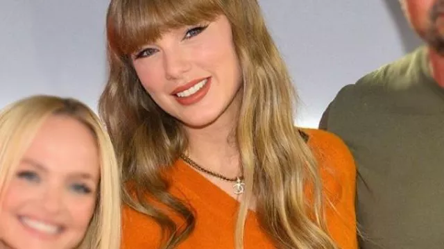 ¡Suéter naranja de Taylor Swift Heart Radio en el video musical Taylor Swift fangirls sobre Emma Bunton y revela sus planes para hacer despedidas de soltera!