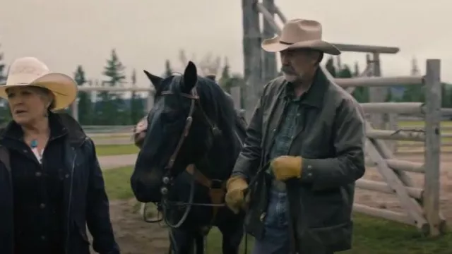 Filson Style 461N Packer Hunting Field Jacket porté par Jack Bartlett (Shaun Johnston) comme on le voit dans Heartland (S19E01)
