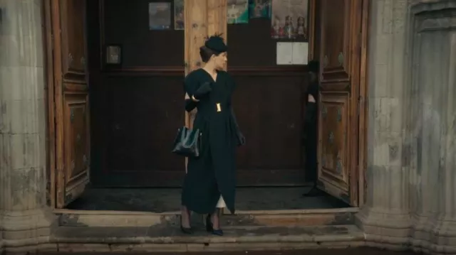 Mango Buckle Detail Shopper Bag worn by Sam (Jodie Whittaker) as seen in Frauds (S01E02)