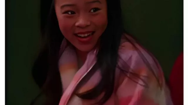 Vampirina Teenage Vampire 2025 Jiwon Lee Veste à carreaux (Lee Ji-won) dans Vampirina : Teenage Vampire (S01E08)