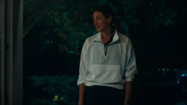 Athleta Boundless Popover worn by Ricky (Perry Mattfeld) as seen in ...