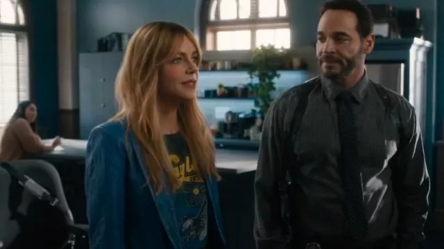 Daydreamer Waylon Jennings T Shirt worn by Morgan Gillory (Kaitlin Olson) as seen in High Potential (S02E04)