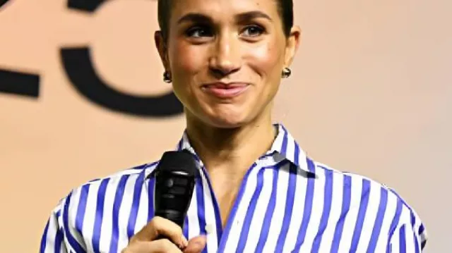 Festival del Día Mundial de la Salud Mental Camisa a rayas azules Maghan Markle
