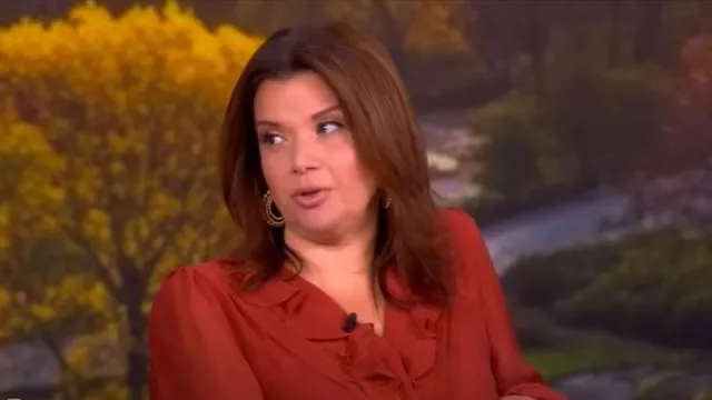 Jennifer Miller Boucles d’oreilles en spirale perlée portées par Ana Navarro comme on le voit dans The View le 13 octobre 2025