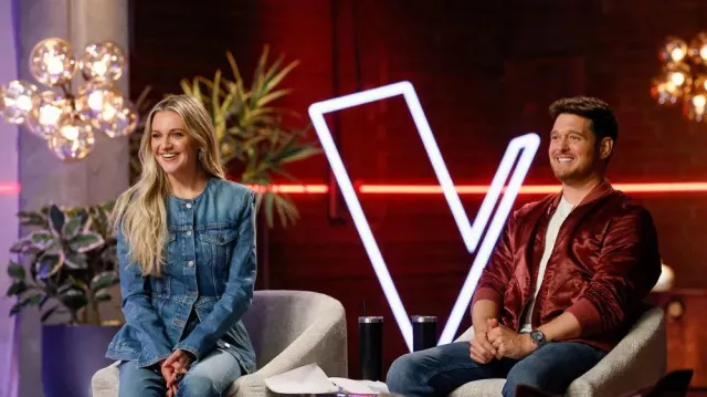 Veste en jean sans col de Self - Coach (Kelsea Ballerini) dans The Voice (S28)