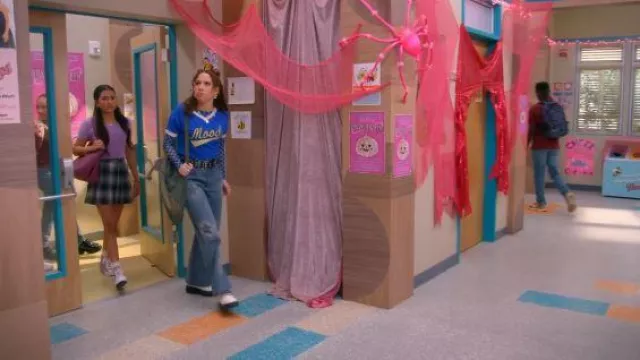 Cider Mid Rise Star Jeans worn by Jade Castillo (Carmen Sánchez) as seen in Electric Bloom (S01E10)