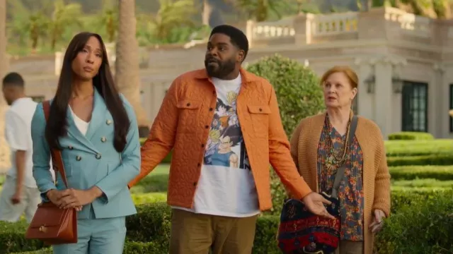 Wax London Lomond Quilted Overshirt usado por Howard (Ron Funches) como se ve en Loot (S03E01)