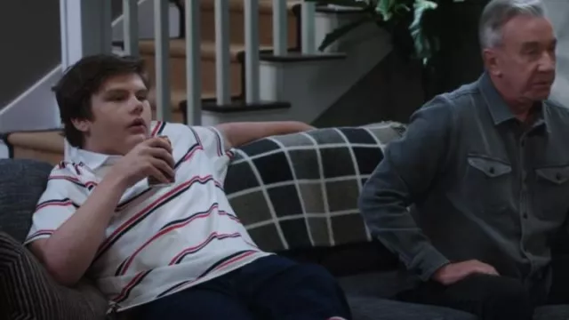 Rugby de manga corta Noah usado por Carter (Maxwell Simkins) como se ve en Shifting Gears (S02E03)