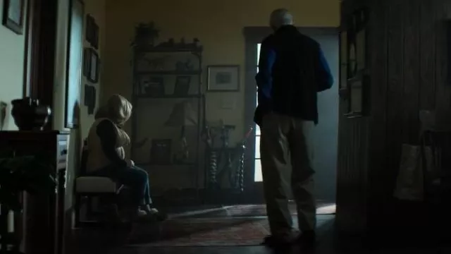 UGG Scuffette II UGG Scuffette II usado por Maggie Murdaugh (Patricia Arquette) como se ve en Murdaugh: Death in the Family (S01E02)