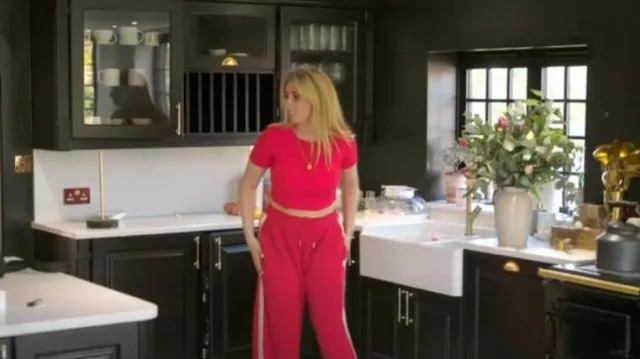 Palm Angels Classic Tracksuit Pants Scarlet Red porté par Stacey Solomon comme on le voit dans Stacey & Joe (S02E03)