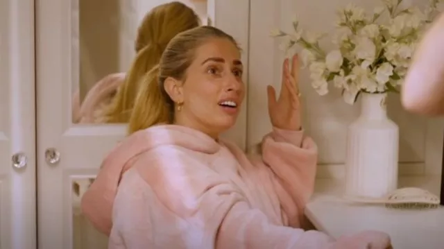 Manta con capucha Sherpa extra larga OHS usada por Stacey Solomon como se ve en Stacey & Joe (S02E03)