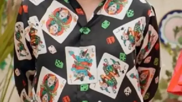 Oker carte dés imprimé chemise d’auto-présentateur (Noel Fielding) dans The Great British Bake Off