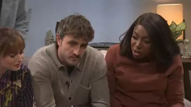 Vince Raglan Turtleneck usado por Ego Nwodim como se ve en Saturday Night Live (S50E08)