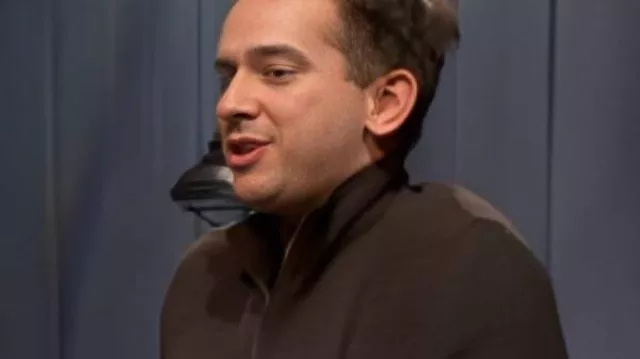 Saturday Night Live Temporada 51 Andrew Dismukes Plaid Jacket (Andrew Dismukes) como se ve en Saturday Night Live