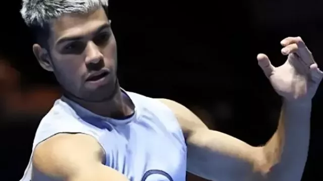 Carlos Alcaraz Six Kings Slam Débardeur Bleu en CARLOS ALCARAZ VS JANNIK SINNER SIX KINGS SLAM DÉTAILS DE LA FINALE