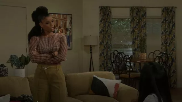 Akira Give It To Me Low Rise Denim Pant worn by Eva Thomas (Ambyr Michelle) as seen in Beyond the Gates (S01E144)