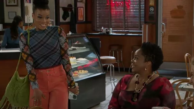 Free People Waterfalls Baggy Jeans porté par Eva Thomas (Ambyr Michelle) comme on le voit dans Beyond the Gates (S01E148)