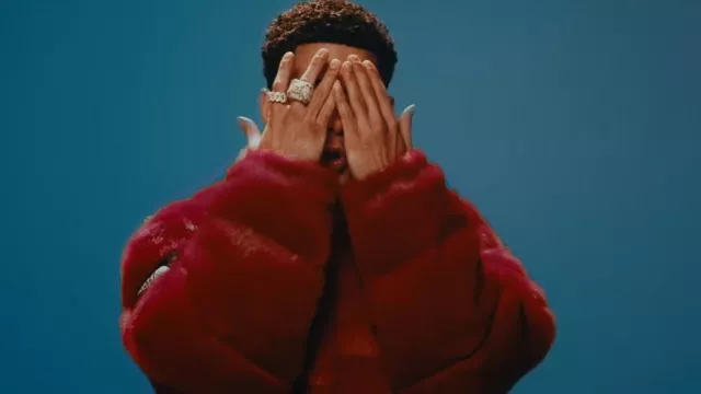 Supreme x The North Face Chaqueta de plumón Nuptse de piel roja usada por J.I el Príncipe de N.Y en J.I. - R&B Shit (feat. A Boogie Wit Da Hoodie) (Video musical oficial)