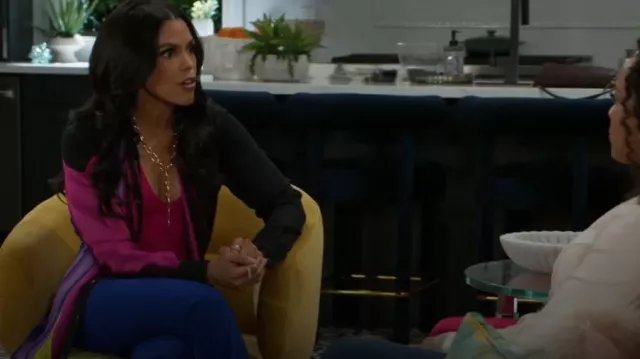 Robe chemise longue drapée BruceGlen portée par Dani Dupree (Karla Cheatham Mosley) comme on le voit dans Beyond the Gates (S01E149)