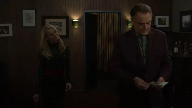 Jupe midi en maille GB portée par Vanessa McBride (Lauren Buglioli) comme on le voit dans Beyond the Gates (S01E149)