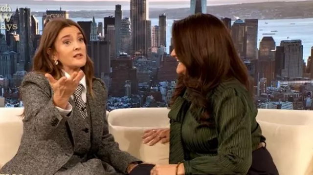 Chaleco de tweed de lana y seda Max Mara usado por Drew Barrymore como se ve en The Drew Barrymore Show el 15 de octubre de 2025