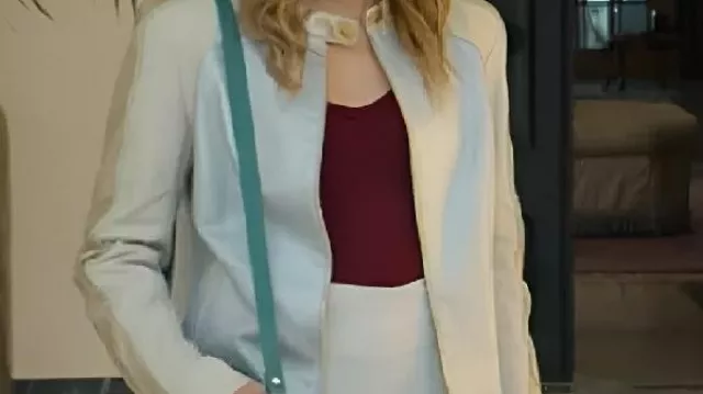 Blouson en cuir bleu ciel porté par Noah Morán (Nicole Wallace) dans Our Fault