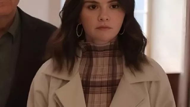 Only Murders In The Building S5 Selena Gomez Abrigo corto usado por Mabel Mora (Selena Gomez) como se ve en Only Murders in the Building (S05E09)