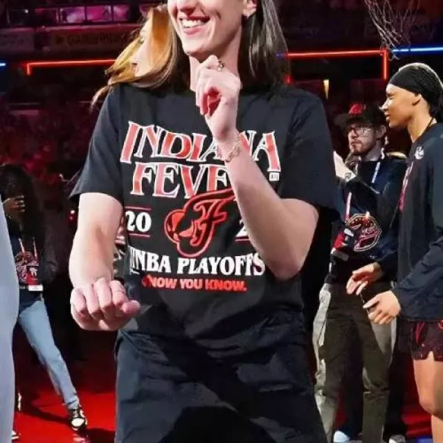 Camiseta negra usada por (Caitlin Clark) en los playoffs de la WNBA 2025 de Indiana Fever