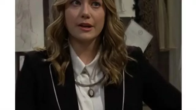 Blazer en crêpe Annika Noelle (Annika Noelle) dans S17E17